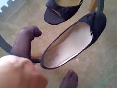 Pantyhose Cum In Girlfriends Shoe Before She Leaves For Work