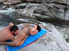 Горячая девушка секс видео в диких горах любительская порно публика