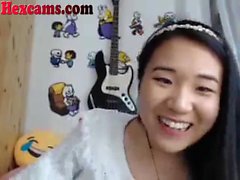 Hot Asian webcam teen giocando