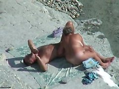 VOYEUR SUR LA PLAGE 7 couple baise sur la plage