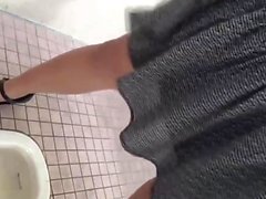 Japansk whore Pisses i toalett