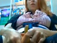 Russisch Mädchen bei der Arbeit vor der Webcam masturbieren