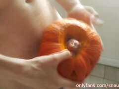 Hur man knullar en pumkin (special halloween) en youtn twink försök att göra en pumpa paj men det går dåligt