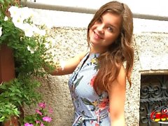 ALMAN İZCİ - 18 Jahre junge Renata anal gefickt bei Strassen Döküm