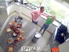 SPYFAM Fase Irmã Fudido na cozinha no de graças