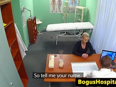 Busty hôpital babe pussypounded par le médecin
