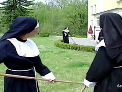 Notgeile Nonne wird vom Handwerker heimlich entjungfert