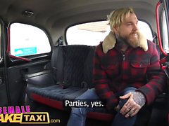 Nainen Fake Taksi Sexy englantilainen maksaa Tsekin taksimatkan