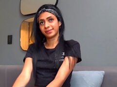 Latina Casting - Ebony Babe laisse l'agent anal creampie