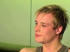 British Twink fa un'intervista e si masturba da solo