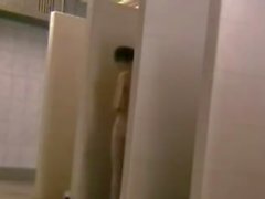 Inconnu amateurs filmés dans la salle de douche