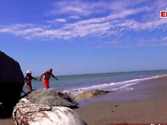Skinny mexikansk latina tonåring offentlig knull på stranden