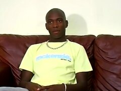 Black UK Twink Nathan Dale se corre después de masturbar solo