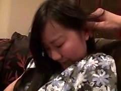 Japanese Girl titjob e boquete para homem mais velho em casa de banho