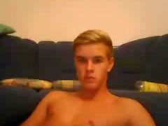 Garçon blond show big dick on cam