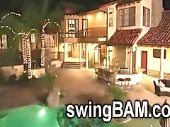 Çeşitli swinger çiftler reality show için tümaynı evde birlikte yaşamaya çalışın