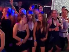 Européenne cocksucking amateur de partie sur dancefloor