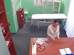 FakeHospital Doktor seksi hasta ıslak kedi alır