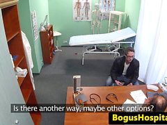 Real euro paciente pussyfucked pelo médico