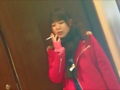 Variedad de las muchachas japonesas fumadores