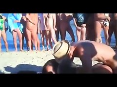 Fucking orgioissa ranta, joka on alastoman