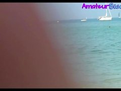 Video del primo piano della spiaggia di Voyeur dilettante della nudista