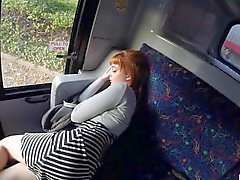 Geile Teen Girl Lola hämmerte in dem Bus