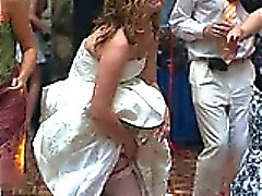 Caldo reale Brides Upskirts !