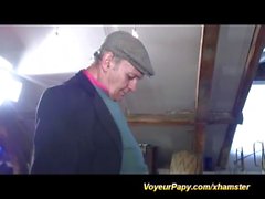 papy voyeur guardando africano orgia sesso anale