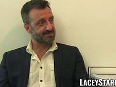 LACEYSTARR - Doktor GILF seksten sonra Pascal Beyaz cum yiyor