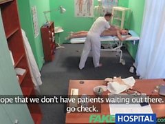 FakeHospital медсестры приобретает более массажа от доктора