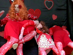 Sissy Valentinstag Cosplay mit 3 Luft zu sprengen Puppen Teil 2