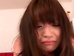 Poupée japonaise Jeune Fille et de son premier foutre de la ass caractérisées visées à closeup
