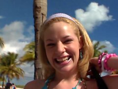 Skinny Student Teen plockar upp på stranden i semestern