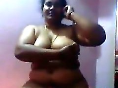 Gordas la India mostrar su cuerpo