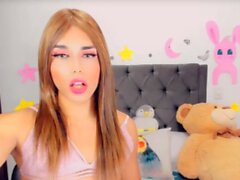 Sıcak güzel ladyboy bebeğim mastürbasyon seviyor