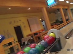 HUNT4K . Cuckold adam bowling kulübü yaptığı sevimli GF hakkını memnun verir