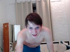 Gay Twink solo para esta enorme polla que se quita