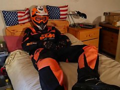 Wank i mitt eget motorcykelns KTM maskiner !