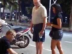 miras en Pattaya Camino de la playa en la noche ( Nuevas 7 Oct 2020 ! ) - Sunporno