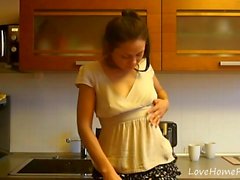 Teasing sessão na cozinha com um hottie