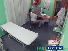 FakeHospital infermiere aiuta Stud un'erezione