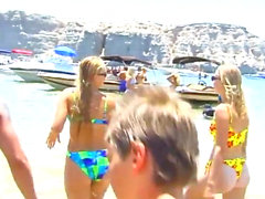 Bikini trägt Versucherinnen verrückt zu sich am Strand