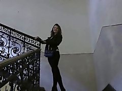 Masturbándose Eurobabe masturba viejo tío británico