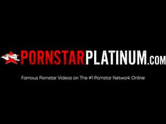 Pornstarplatinum Alura Jenson Cuckolds aviomiehen edessä