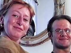 Kurzhaare Milf wird in diesem Klassikerfilm gerammt