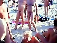 Os nudistas tesão Getting It On Em Uma Praia