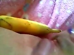 Arab slut masturbate with a big banana