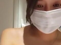 Babe japonaise méchante Ayaka Tomoda se masturbe