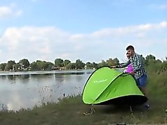 Bra hairy pussy teen Eveline blir plumbed den camping Sittande